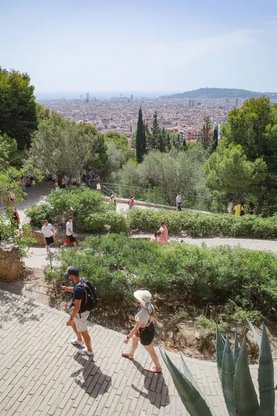 Barselona, İspanya - 28 Temmuz 2024: Katalan mimar Antoni Gaudi, İspanya