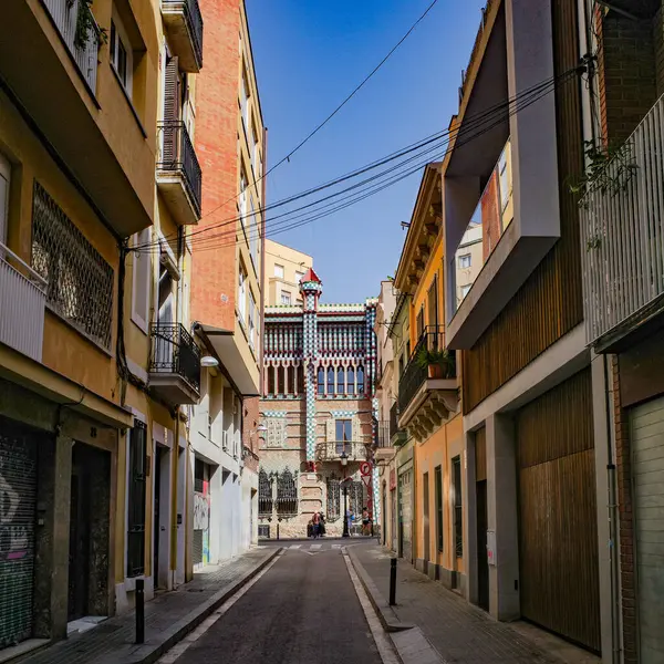 Barcelona, İspanya - 28 Temmuz 2024: Casa Vicens 'in dış mimarı Antoni Gaudi