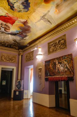 Rakamlar, İspanya - 3 Ağustos 2024: Dali Tiyatro Müzesi, Figueres, Katalonya