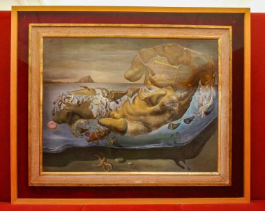 Rakamlar, İspanya - 3 Ağustos 2024: Salvador Dali 'nin resimleri Tiyatro Müzesi Dali, Figueres, Katalonya' da sergileniyor