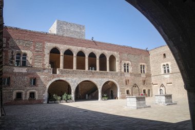 Perpignan, Fransa - 24 Ağustos 2024: Majorca Kralları Sarayı (Palais des Rois de Majorque), Fransa 'nın Perpignan kentinde bir turizm merkezi.