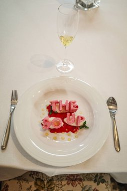 Güller, İspanya - 9 Ağustos 2024: El Bulli 1846 restoran müzesinde yaratıcı yemekler, Cala Montjoi, Costa Brava