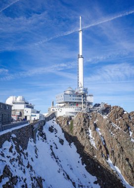 Pic du Midi, Fransa - 2 Kasım 2024: Pic du Midi Gözlemevi 'nden Fransız Pirene dağlarının manzarası
