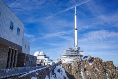 Pic du Midi, Fransa - 2 Kasım 2024: Pic du Midi Gözlemevi 'nden Fransız Pirene dağlarının manzarası