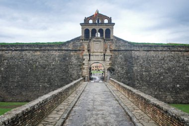Jaca, İspanya - 21 Eylül 2024: San Pedro Kalesi Duvarları ve Jaca Kalesi, Aragon, İspanya