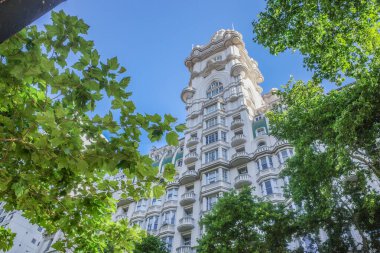 Buenos Aires, Arjantin - 22 Kasım 2024: Buenos Aires 'teki tarihi Palacio Barolo binasının dışı