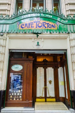 Buenos Aires, Arjantin - 22 Kasım 2024: Cafe Tortoni, Arjantin 'deki en eski kafe