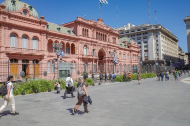 Buenos Aires, Arjantin - 22 Kasım 2024: Casa Rosada, Arjantin Pembe Başkanlık Sarayı, Plaza de Mayo