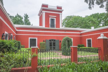 La Pampa, Arjantin - 19 Kasım 2024: Estancia La Bamba de Areco, geleneksel bir at çiftliği ve lüks bir otel.