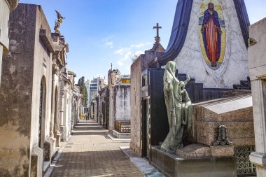 Buenos Aires, Arjantin - 18 Kasım 2024: Recoleta Mezarlığı, Arjantin 'deki en önemli ve ünlü mezarlık