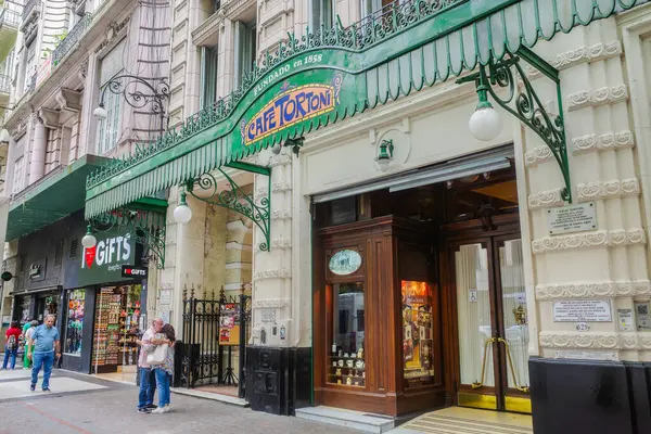 Buenos Aires, Arjantin - 22 Kasım 2024: Cafe Tortoni, Arjantin 'deki en eski kafe