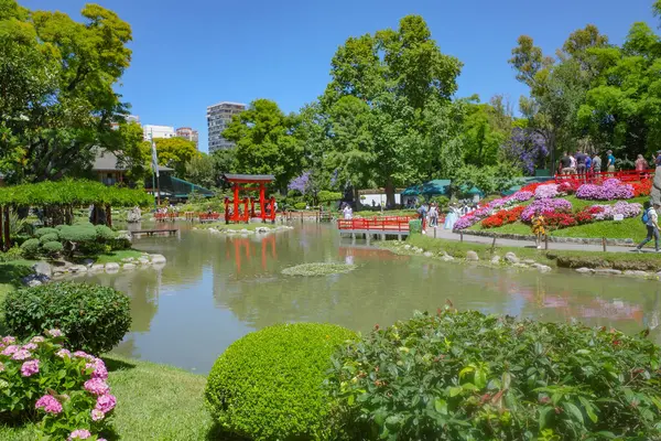 Buenos Aires, Arjantin - 20 Kasım 2024: Palermo, Buenos Aires 'teki Jardin Japonya bahçelerinde bahar mevsimi