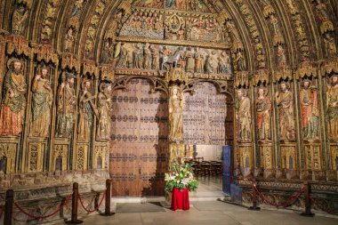 Laguardia, İspanya - 28 Aralık 2024: Santa Maria de los Reyes Katolik Kilisesi, Laguardia, Alava