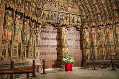 Laguardia, İspanya - 28 Aralık 2024: Santa Maria de los Reyes Katolik Kilisesi, Laguardia, Alava