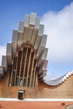 Laguardia, İspanya - 28 Aralık 2024: Bodegas Ysios Şaraphanesi, mimar Santiago Calatrava tarafından tasarlandı. Rioja Alavesa, İspanya