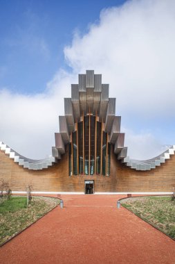 Laguardia, İspanya - 28 Aralık 2024: Bodegas Ysios Şaraphanesi, mimar Santiago Calatrava tarafından tasarlandı. Rioja Alavesa, İspanya