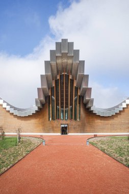 Laguardia, İspanya - 28 Aralık 2024: Bodegas Ysios Şaraphanesi, mimar Santiago Calatrava tarafından tasarlandı. Rioja Alavesa, İspanya
