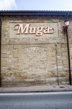 Haro, İspanya - 28 Aralık 2024: Haro, La Rioja, İspanya 'daki Bodegas Muga şaraphanesi