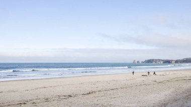 Hendaye, Fransa - 25 Aralık 2024: Hendaye sahili ve Bask sahili boyunca manzaralar