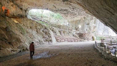 Bask Ülkesi, İspanya - 25 Ocak 2025: Navarra 'daki Zugarramurdi Mağaraları