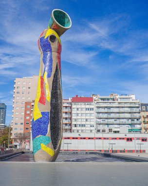 Barselona, İspanya - 2 Şubat 2025: Sürrealist heykel Joan Miro, Barcelona