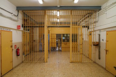 Barselona, İspanya - 2 Şubat 2025: Barcelona 'daki Merkez Kültür La Model' deki hapishane hücreleri