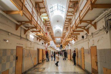 Barselona, İspanya - 2 Şubat 2025: Barcelona 'daki Merkez Kültür La Model' deki hapishane hücreleri