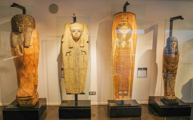 Barselona, İspanya - 1 Şubat 2025: Antik Mumyalar Mısır 'ın Barselona Müzesinde sergileniyor