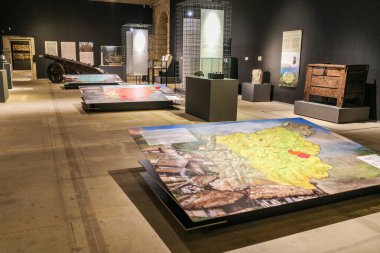 San Sebastian, İspanya - 9 Şubat 2025: San Telmo Müzesi 'nde sergilenen Bask kültür eserleri