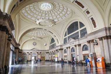 Barselona, İspanya - 16 Şubat 2025: Estacion de Francia tren istasyonunun giriş salonu, Barcelona