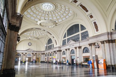 Barselona, İspanya - 16 Şubat 2025: Estacion de Francia tren istasyonunun giriş salonu, Barcelona