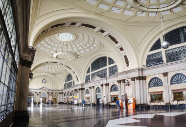 Barselona, İspanya - 16 Şubat 2025: Estacion de Francia tren istasyonunun giriş salonu, Barcelona