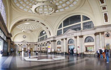 Barselona, İspanya - 16 Şubat 2025: Estacion de Francia tren istasyonunun giriş salonu, Barcelona