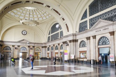 Barselona, İspanya - 16 Şubat 2025: Estacion de Francia tren istasyonunun giriş salonu, Barcelona