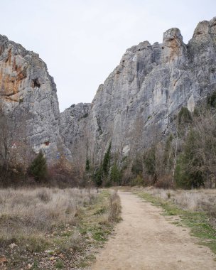 Burgos, İspanya - 3 Mart 2025: La Yecla Kanyonu, Kastilya ve Leon geçidi