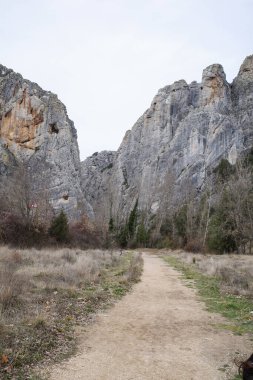 Burgos, İspanya - 3 Mart 2025: La Yecla Kanyonu, Kastilya ve Leon geçidi