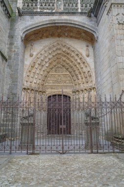 Avila, İspanya - 3 Mart 2025: St. Salvador Katedraline Giriş, Avila, İspanya