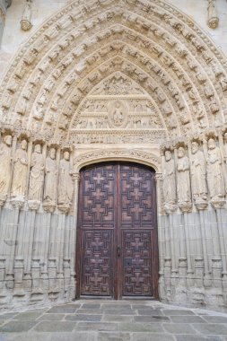 Avila, İspanya - 3 Mart 2025: St. Salvador Katedraline Giriş, Avila, İspanya