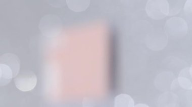 yakın çekim video gösterimleri dönen bir profesyonel makyaj göz falı paleti