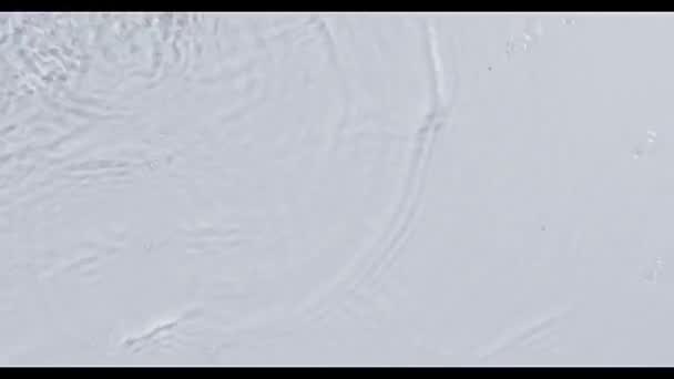 Κυματισμός Νερό Βροχή Επίδραση Closeup Κύματα Φόντο — Αρχείο Βίντεο