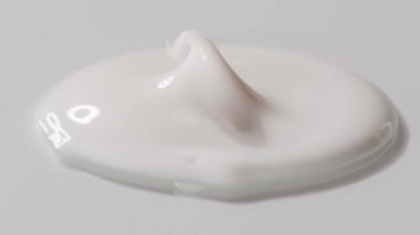 Kozmetik krem ürününün beyaz krem dokusu 