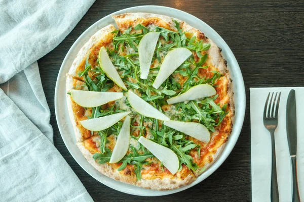 Pizza Avec Fusée Poire Sur Une Table Bois Fermer — Photo
