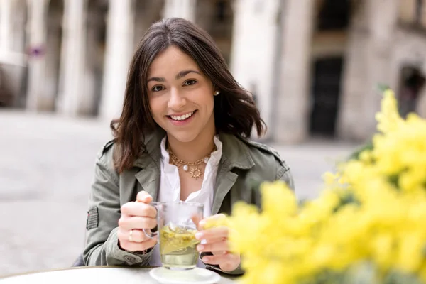 Portrait Beautiful Young Hispanic Woman Drinking Cup Camomile Tea Cafeteria — Stock Photo, Image