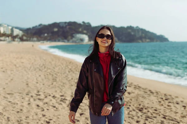 Portrait Stylish Model Black Sunglasses Leather Jacket Standing Beach Young — Stock Photo, Image