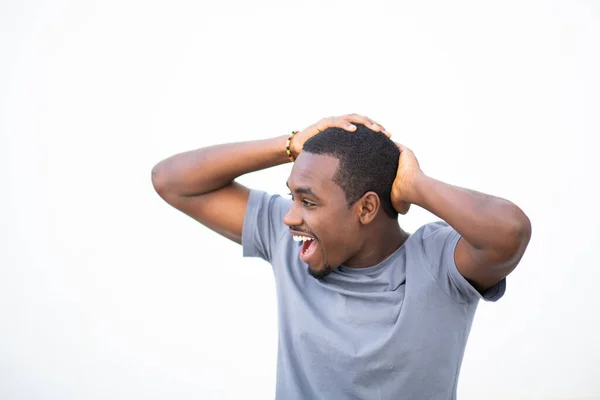 Porträtt Glad Ung Afrikansk Man Tittar Bort Och Skrattar Med — Stockfoto