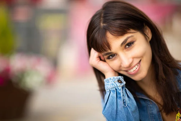 Close Portrait Attractive Young Lady Looking Camera — Stock Photo, Image