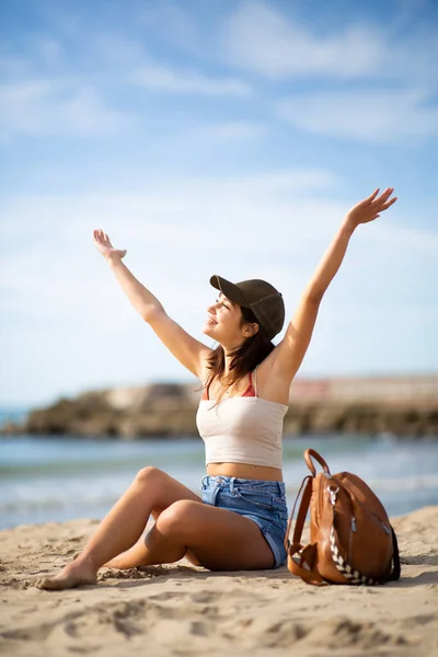 Portrait Pretty Young Woman Sitting Beach Arms Raised Sunny Day — Stock Photo, Image