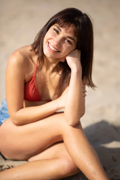 Close Portrait Beautiful Young Woman Sitting Relaxed Beach Summer Day — Stock Photo, Image