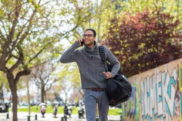 Portrait Happy Young African American Man Talking Mobile Phone Carrying — Stock Photo, Image