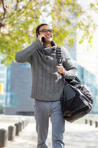 Portrait Stylish Young Man Talking Mobile Phone Carrying Bag City — Stock Photo, Image